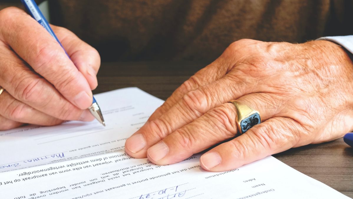 how long after a person dies will beneficiaries be notified