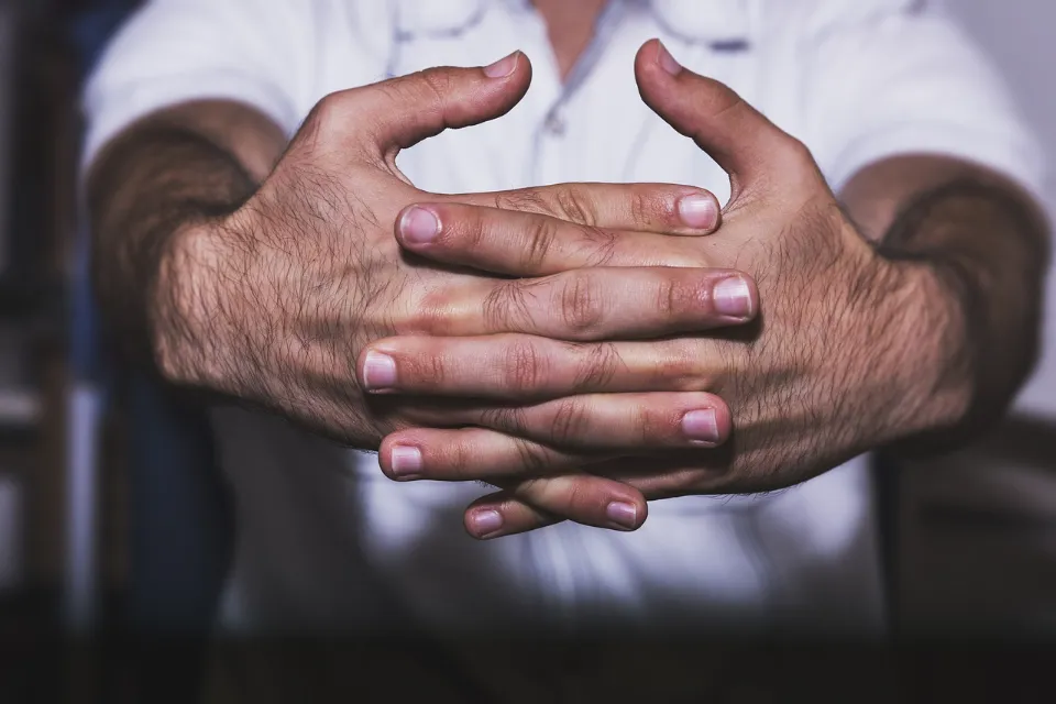 Get Arthritis from Cracking Your Knuckles: Is It True?