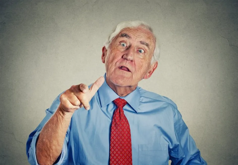 Manipulative Elderly Parent: 6 Signs & How to Deal With?